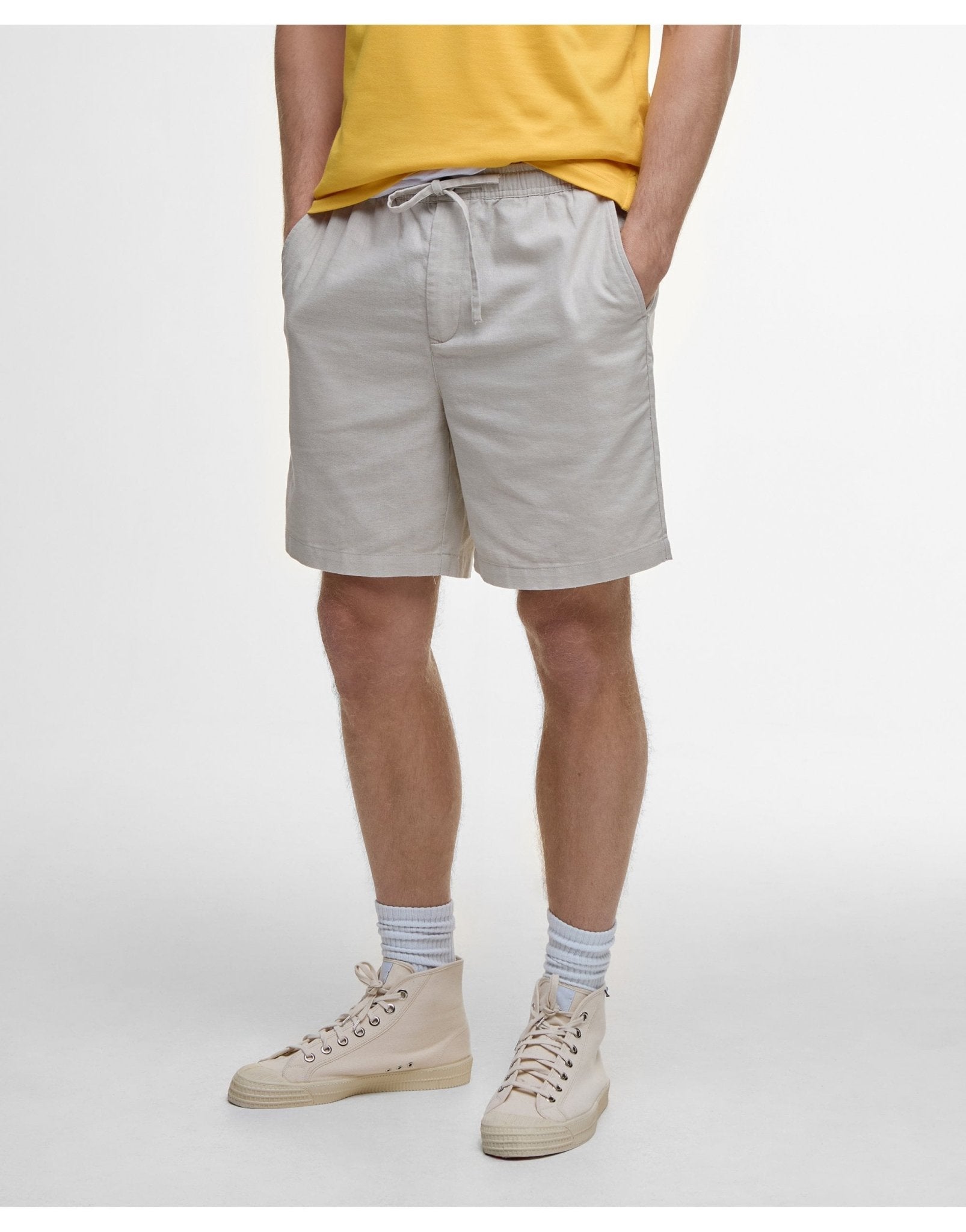 Young Ideas/Henmores - Barbour Cotton Linen Relaxed Short - GY18 Mist - M