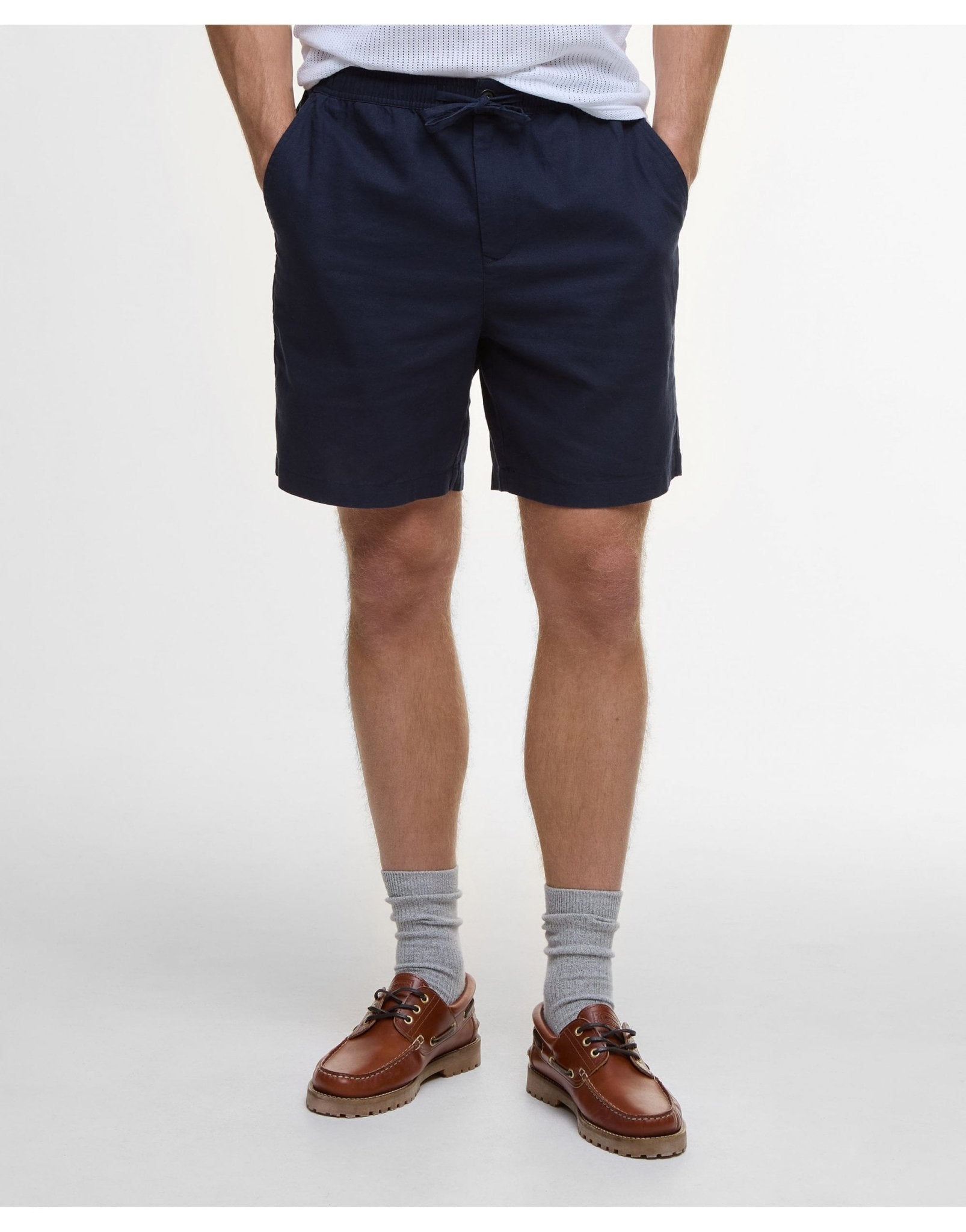 Young Ideas/Henmores - Barbour Cotton Linen Relaxed Short - GY18 Mist - M