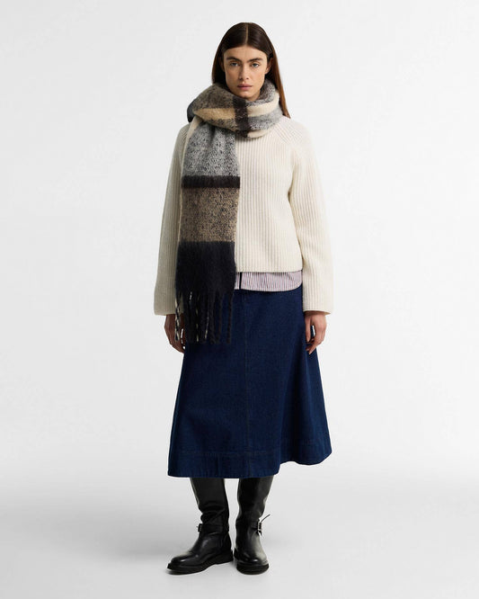 Young Ideas & Henmores -Isla Tartan Boucle Scarf -TN39 Birchwood Dress Tartan -OS
