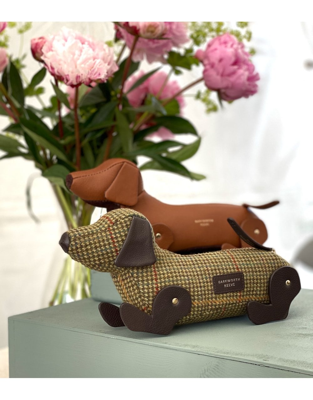 Young Ideas/Henmores - Pickles Dog shaped Zipped Case - Green Tweed/Chocolate - OS