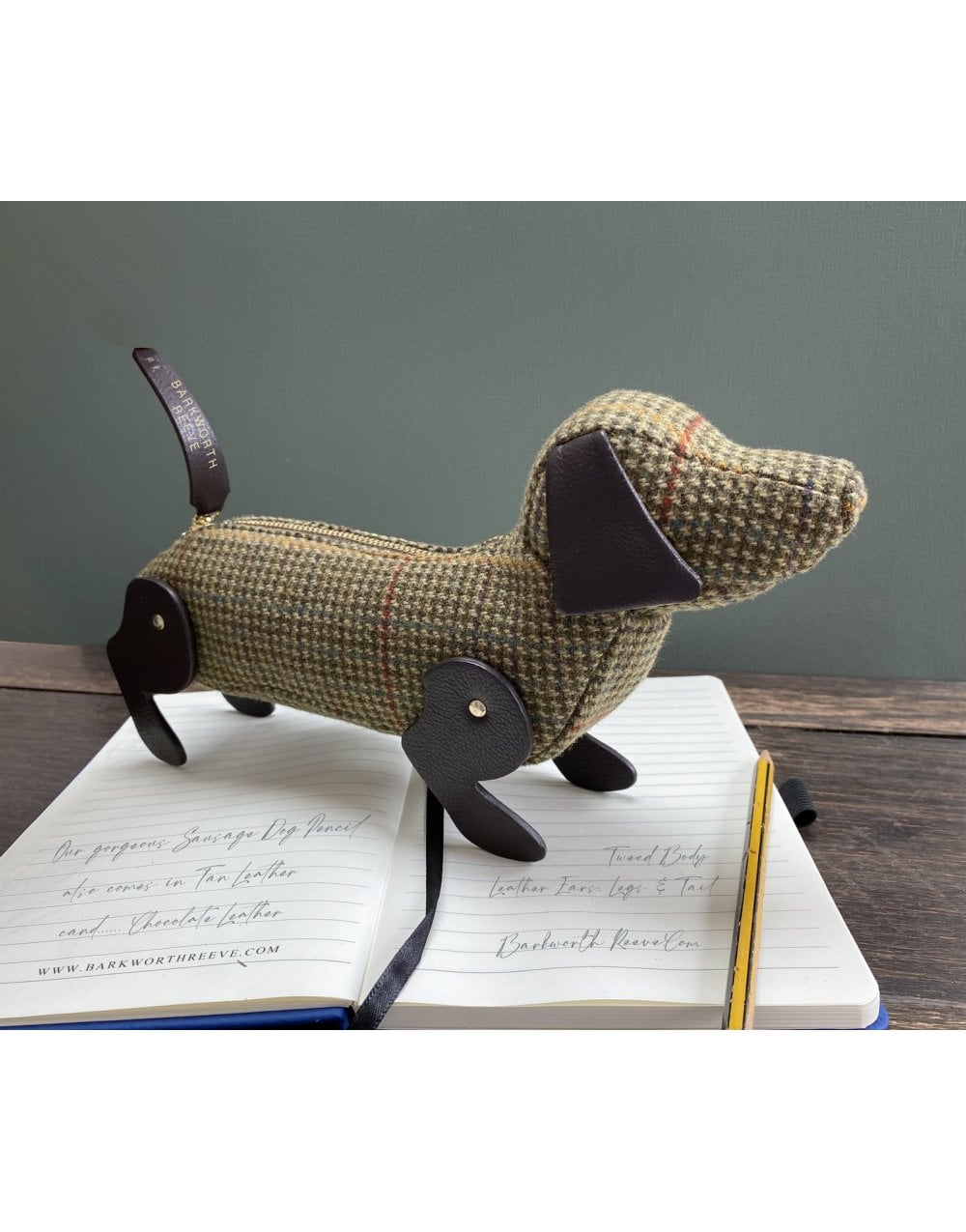 Young Ideas/Henmores - Pickles Dog shaped Zipped Case - Green Tweed/Chocolate - OS