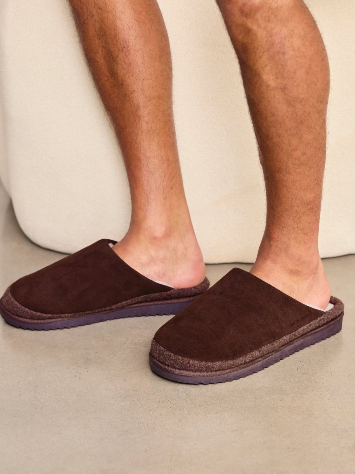 Young Ideas & Henmores -Plain Slippers -Dark Brown -S