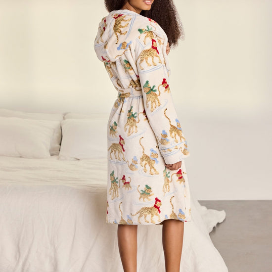 Young Ideas & Henmores -Womens Sealskin Fleece Leopards Dressing Gown -Off White -8
