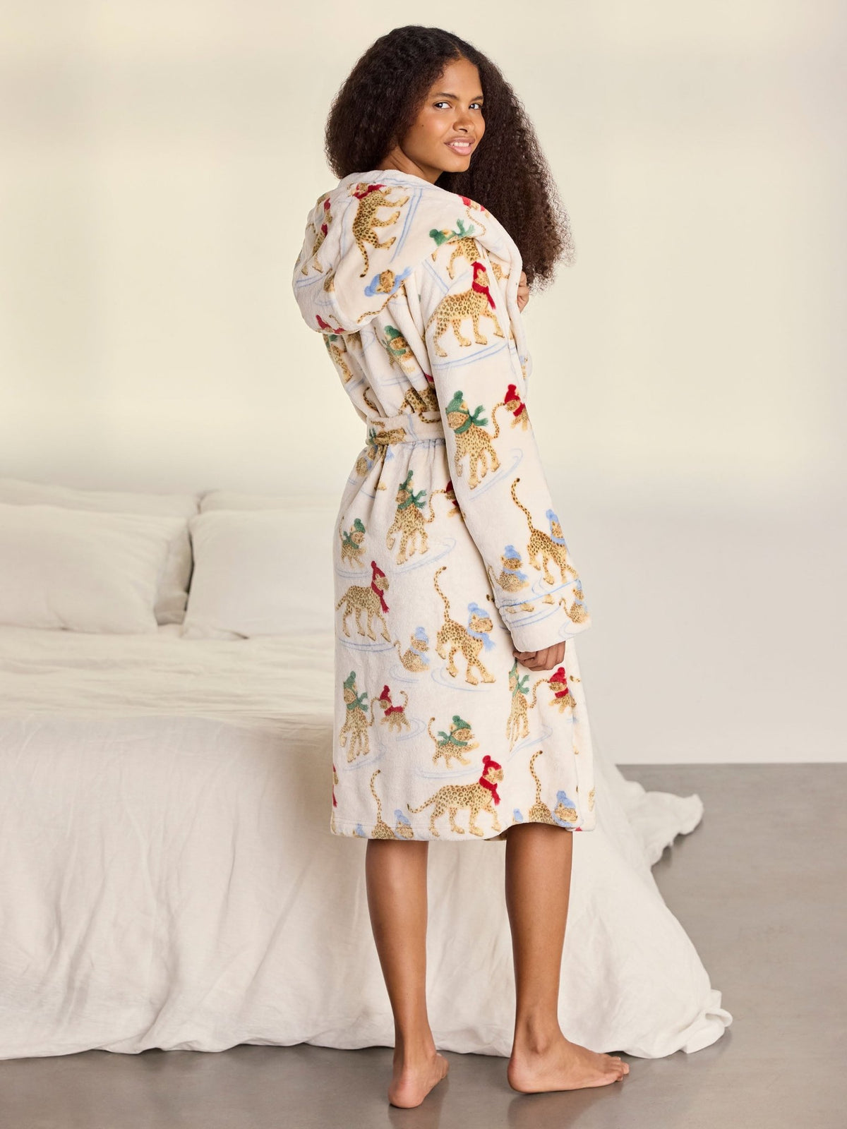 Young Ideas & Henmores -Womens Sealskin Fleece Leopards Dressing Gown -Off White -8