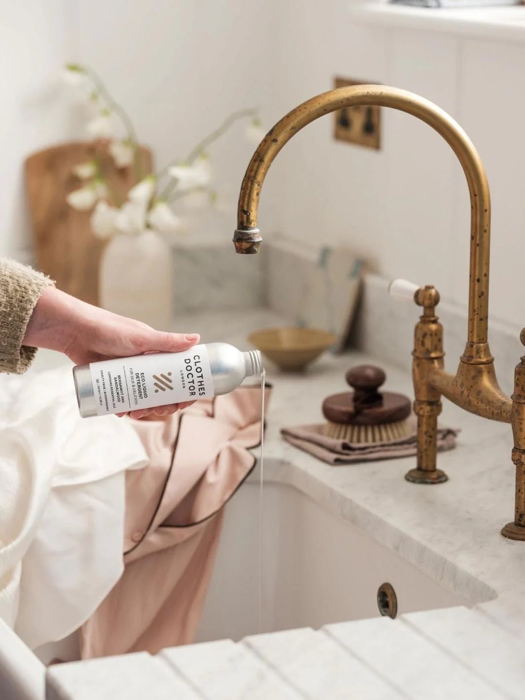 Young Ideas & Henmores - Eco Wash For Silk - N/A - 250ml