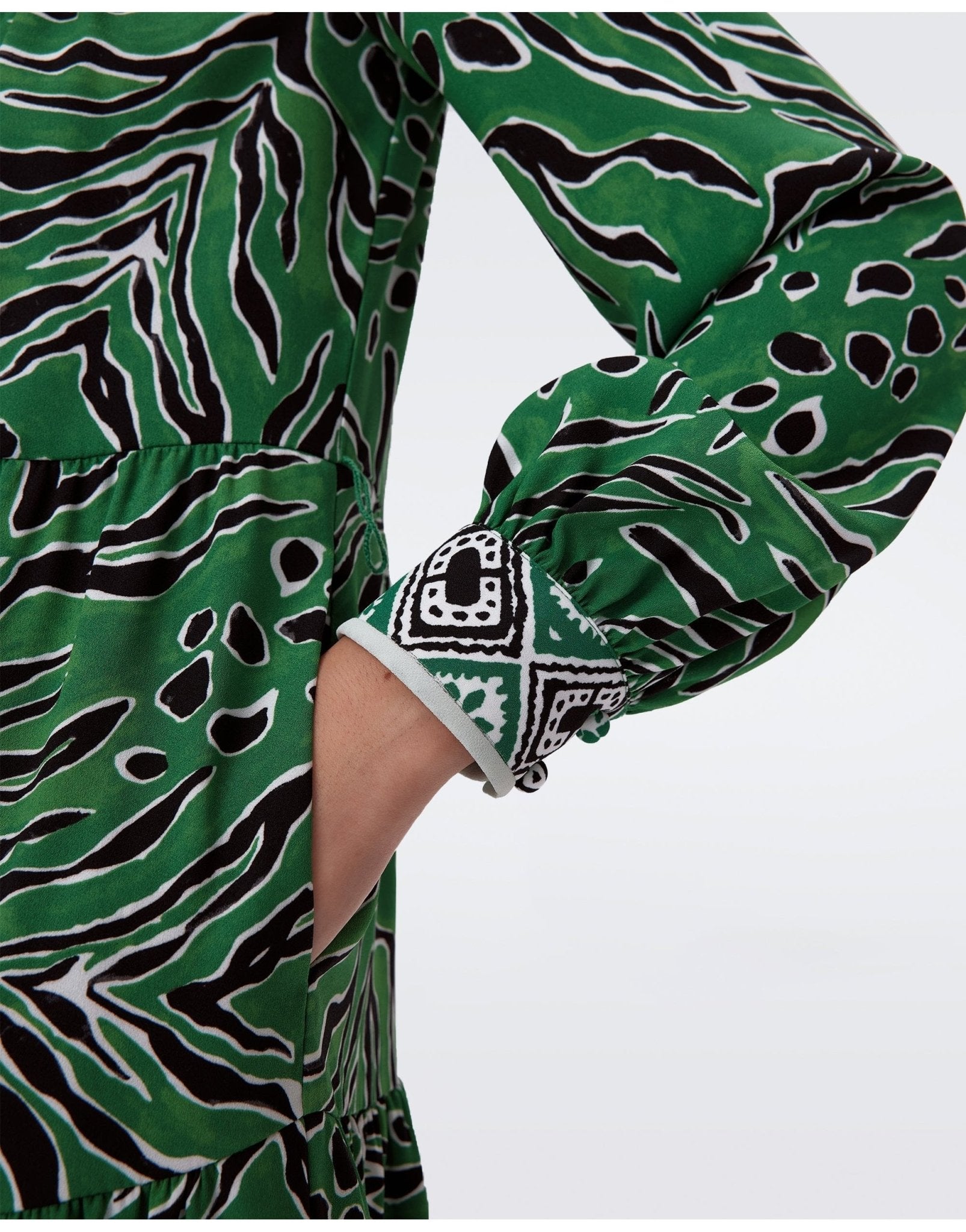 Young Ideas/Henmores - Alea Tiger Print Contrast Collar Midi Dress - Green/Black - 10