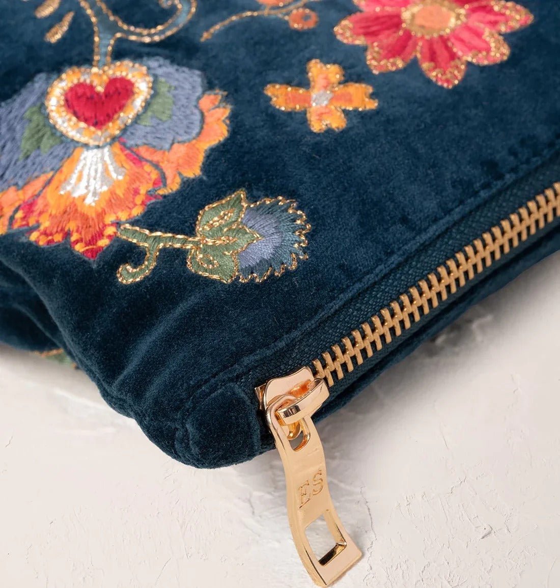 Young Ideas & Henmores -Botanical Garden Ink Blue Velvet Everyday Pouch -Ink Blue -OS