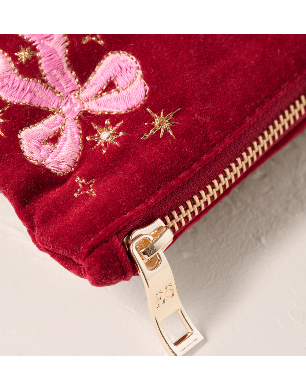 Young Ideas/Henmores - Dazzling Bows Rouge Velvet Everyday Pouch - Rouge - OS