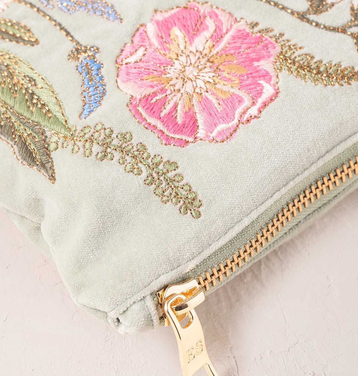 Young Ideas/Henmores - Pressed Flowers Mum Sage Velvet Everyday Pouch - Green - OS