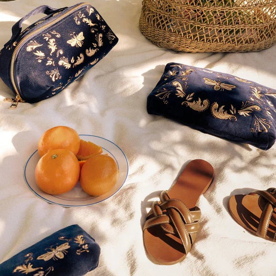 Young Ideas & Henmores -Provençal Bee Navy Velvet Open Flat Makeup Bag -Navy -OS