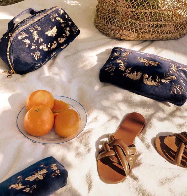 Young Ideas & Henmores -Provençal Bee Navy Velvet Open Flat Makeup Bag -Navy -OS