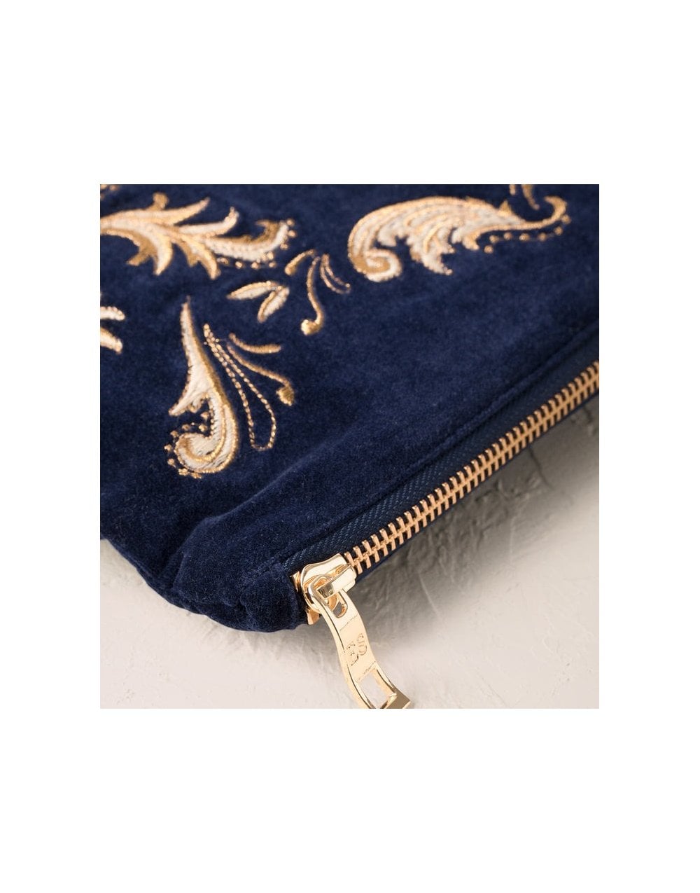 Young Ideas/Henmores - Provençale Bee Navy Velvet Everyday Pouch - Navy - OS