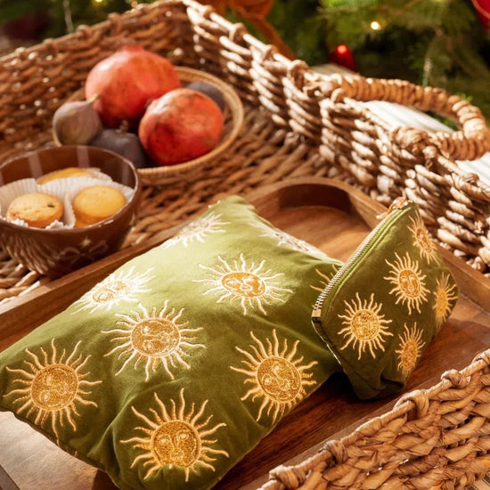 Young Ideas & Henmores -Sun Goddess Fern Green Velvet Everyday Pouch -Fern Green -OS