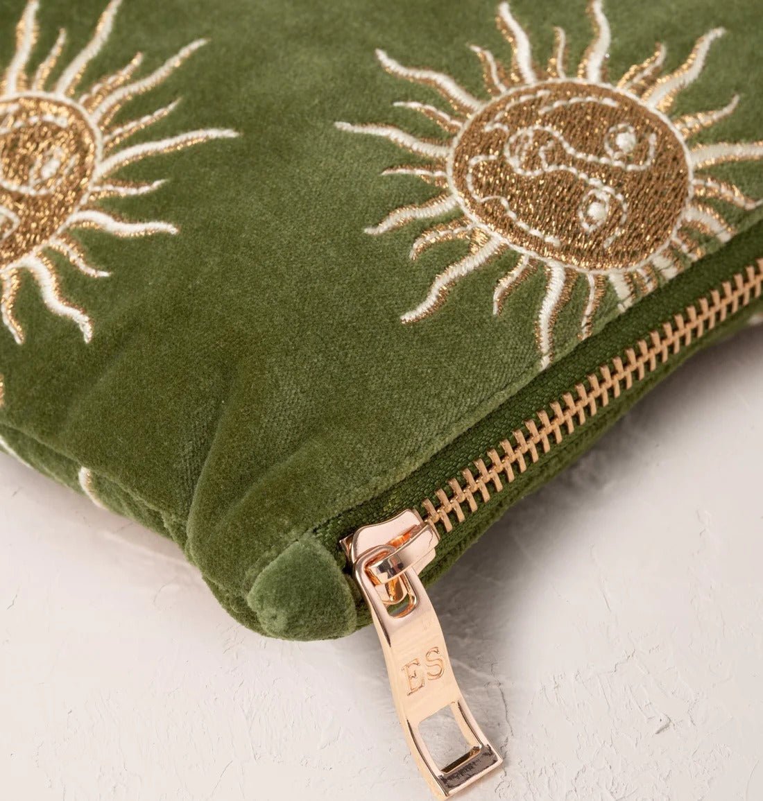 Young Ideas & Henmores -Sun Goddess Fern Green Velvet Everyday Pouch -Fern Green -OS