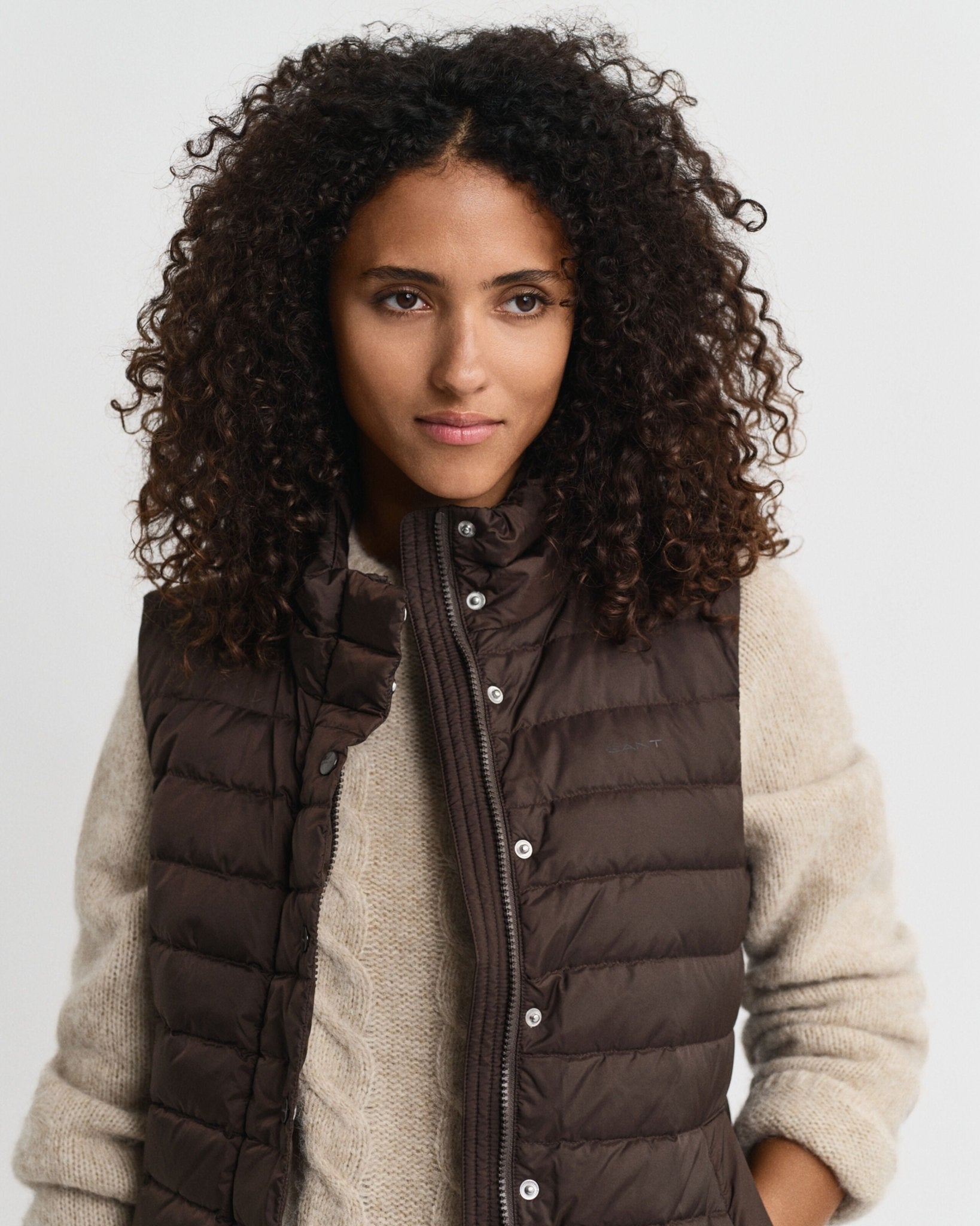 Young Ideas & Henmores -Light Down Gilet -202 Deep Brown -S