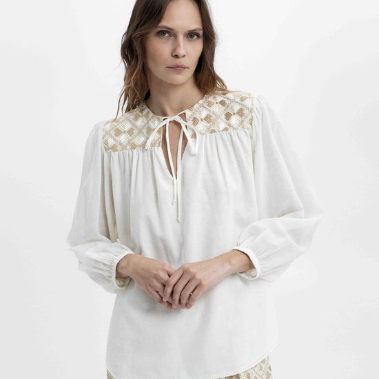 Young Ideas & Henmores -Flakes Tie Neck Blouse -White/Gold Champagne -L