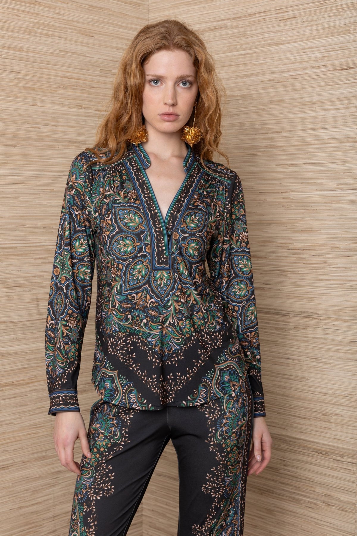 Young Ideas & Henmores -Avani V Neck Button Detail Top -Black -S