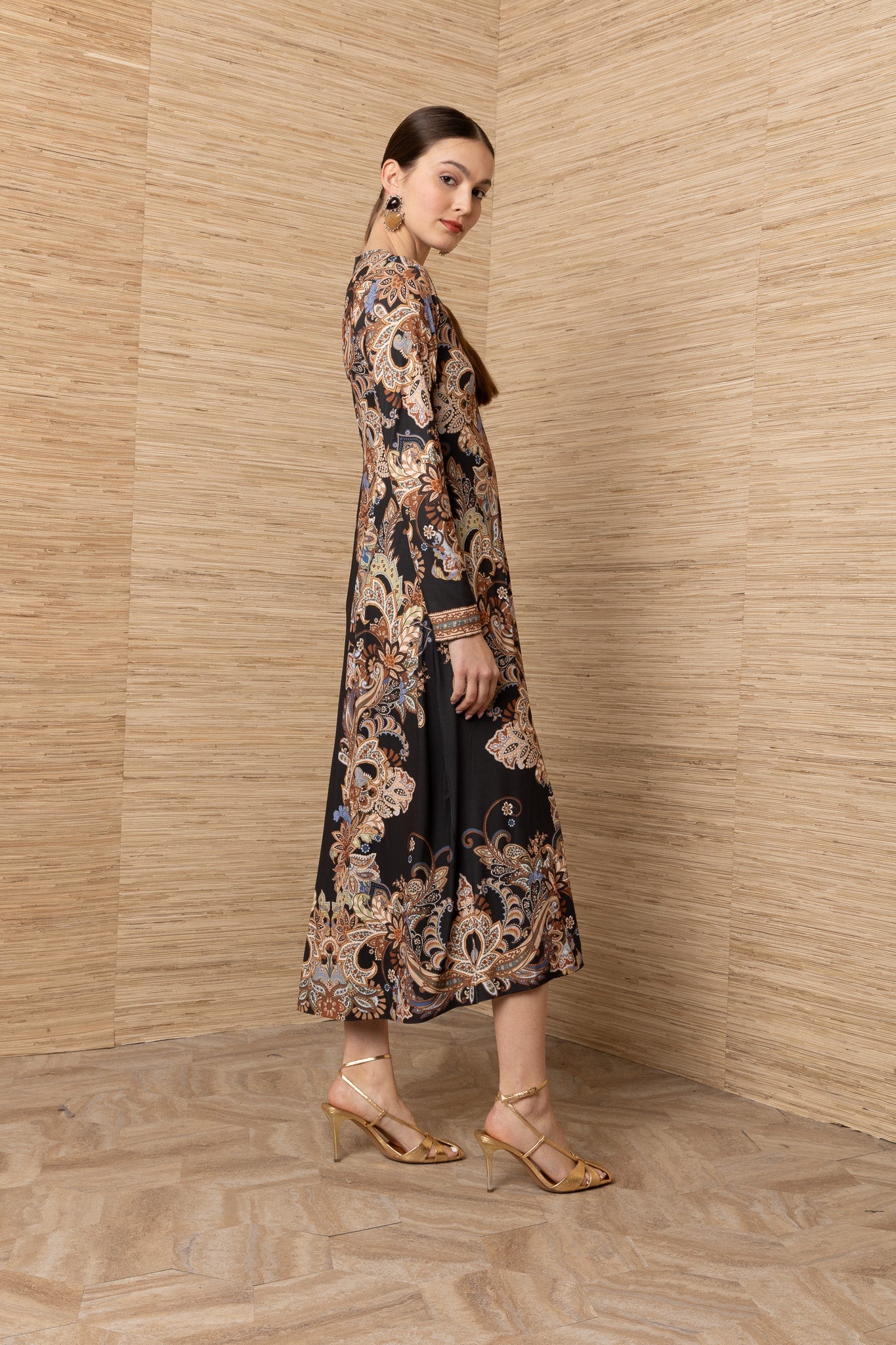 Young Ideas & Henmores -Love V Neck Midi Dress -Black -S