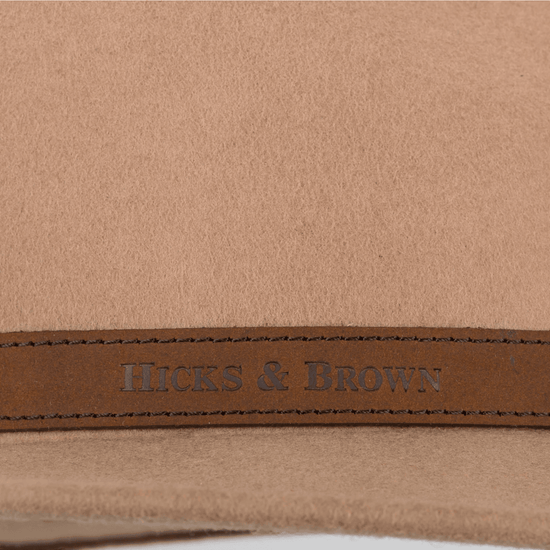 Young Ideas/Henmores - Suffolk Fawn Side Feather Fedora - Camel - XS