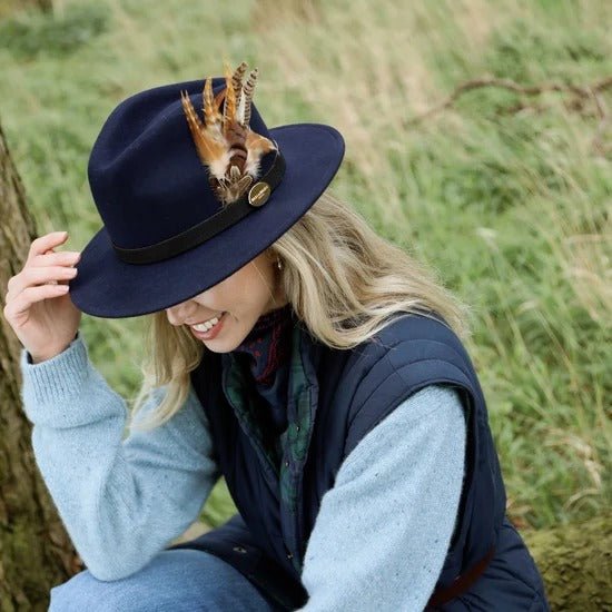 Young Ideas & Henmores -Suffolk Fedora Bronze Side Feather -Plum -S