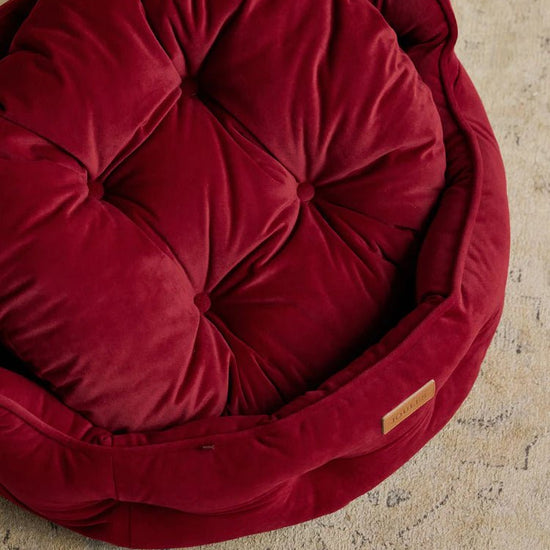 Young Ideas & Henmores -Chesterfield Pet Bed -Burgundy -S