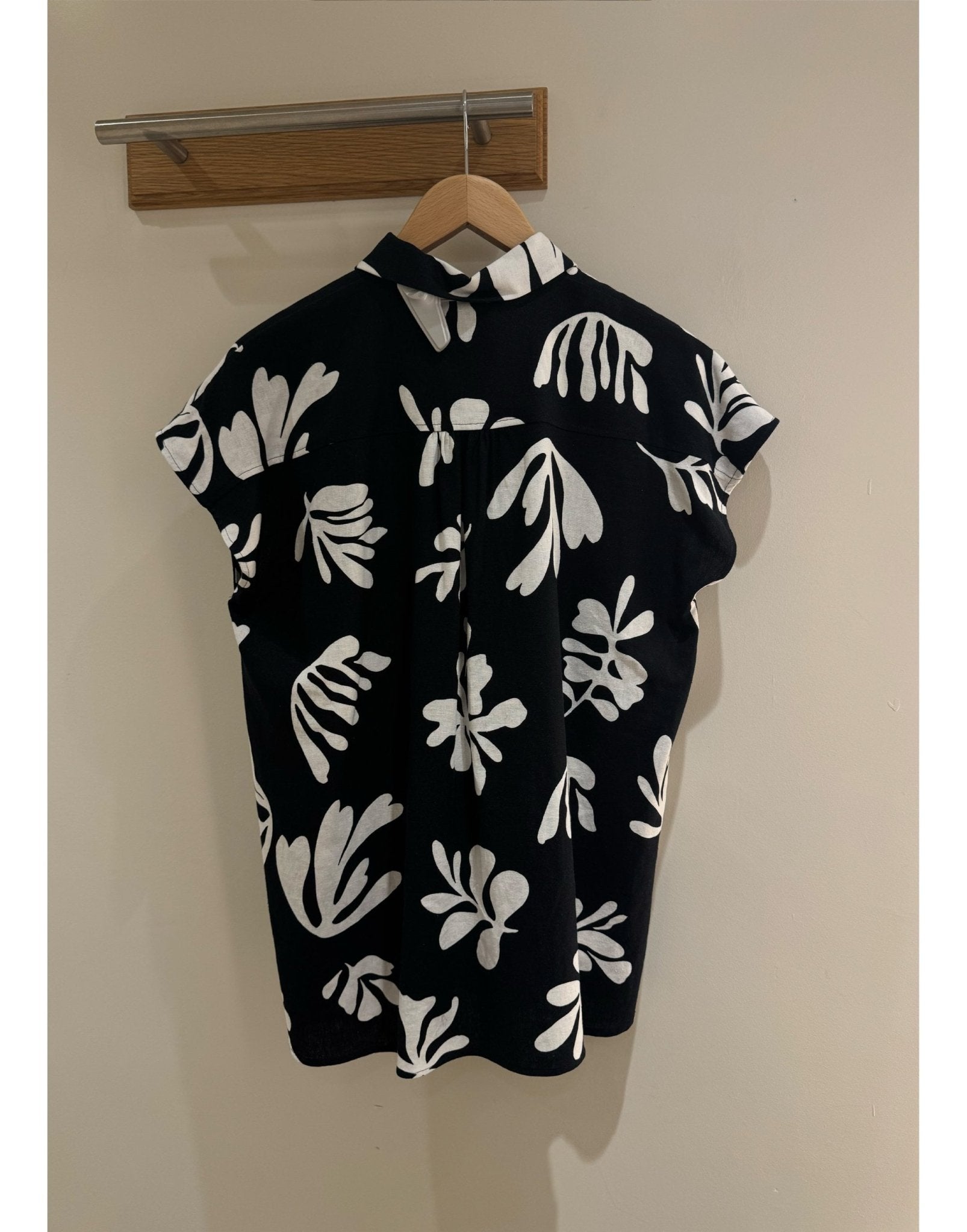 Young Ideas/Henmores - Addotto Leaf Print Short Sleeve Shirt - 001 White - 8