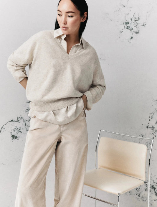 Young Ideas & Henmores -Balta Cashmere V Neck Jumper -001 Turtledove -S