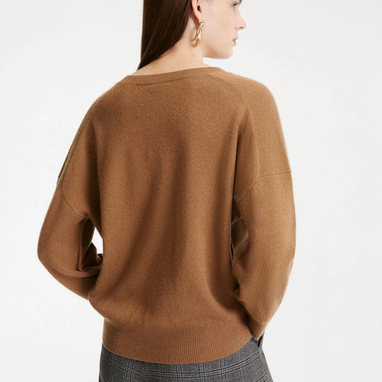 Young Ideas & Henmores -Editore V Neck Relaxed Jumper -002 Camel -XS