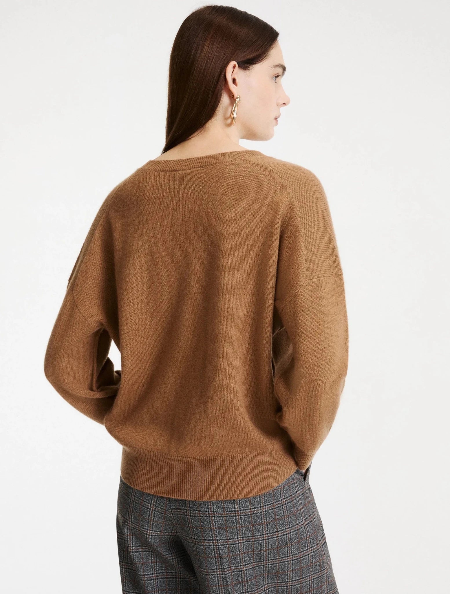 Young Ideas & Henmores -Editore V Neck Relaxed Jumper -002 Camel -XS