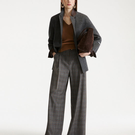 Young Ideas & Henmores -Editore V Neck Relaxed Jumper -002 Camel -XS