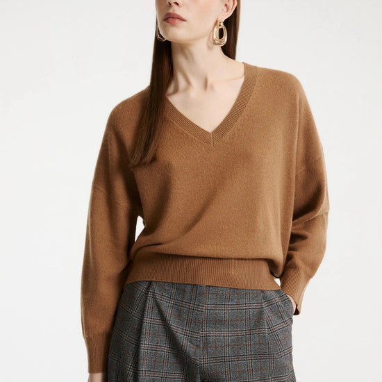 Young Ideas & Henmores -Editore V Neck Relaxed Jumper -002 Camel -XS