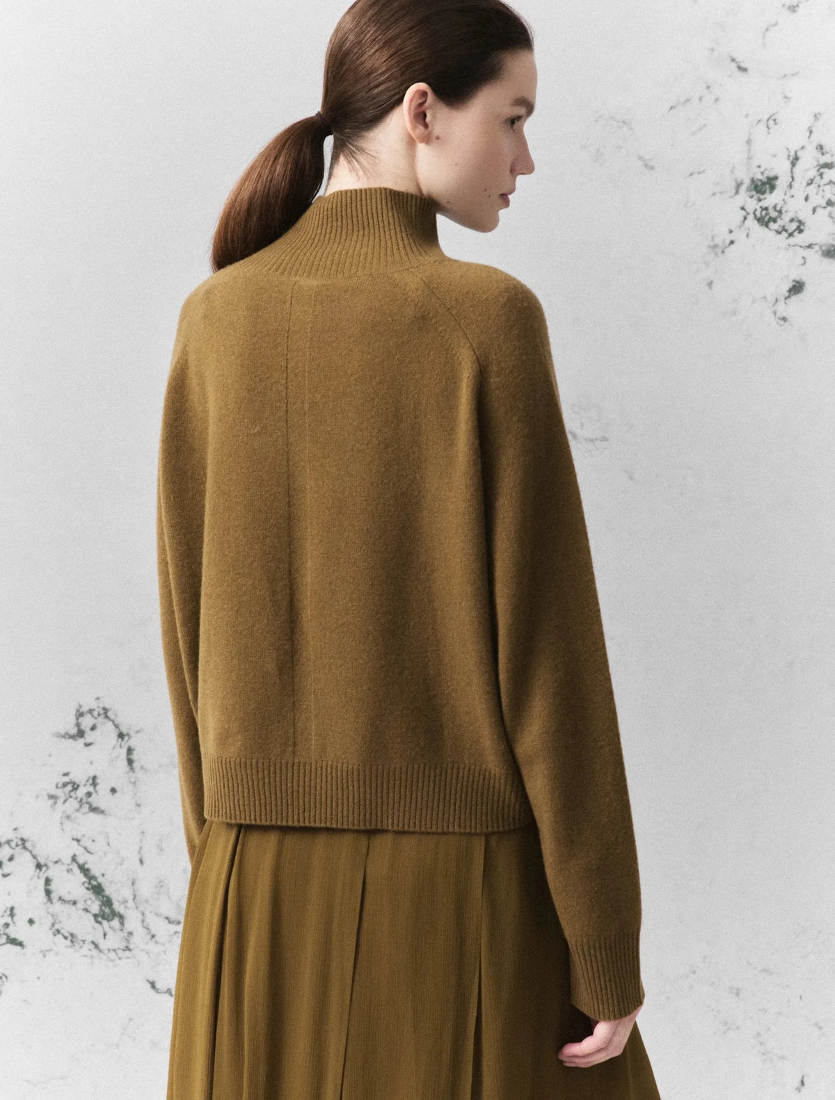 Young Ideas & Henmores -Gennaio Cashmere High Neck Jumper -004 Oil Green -S