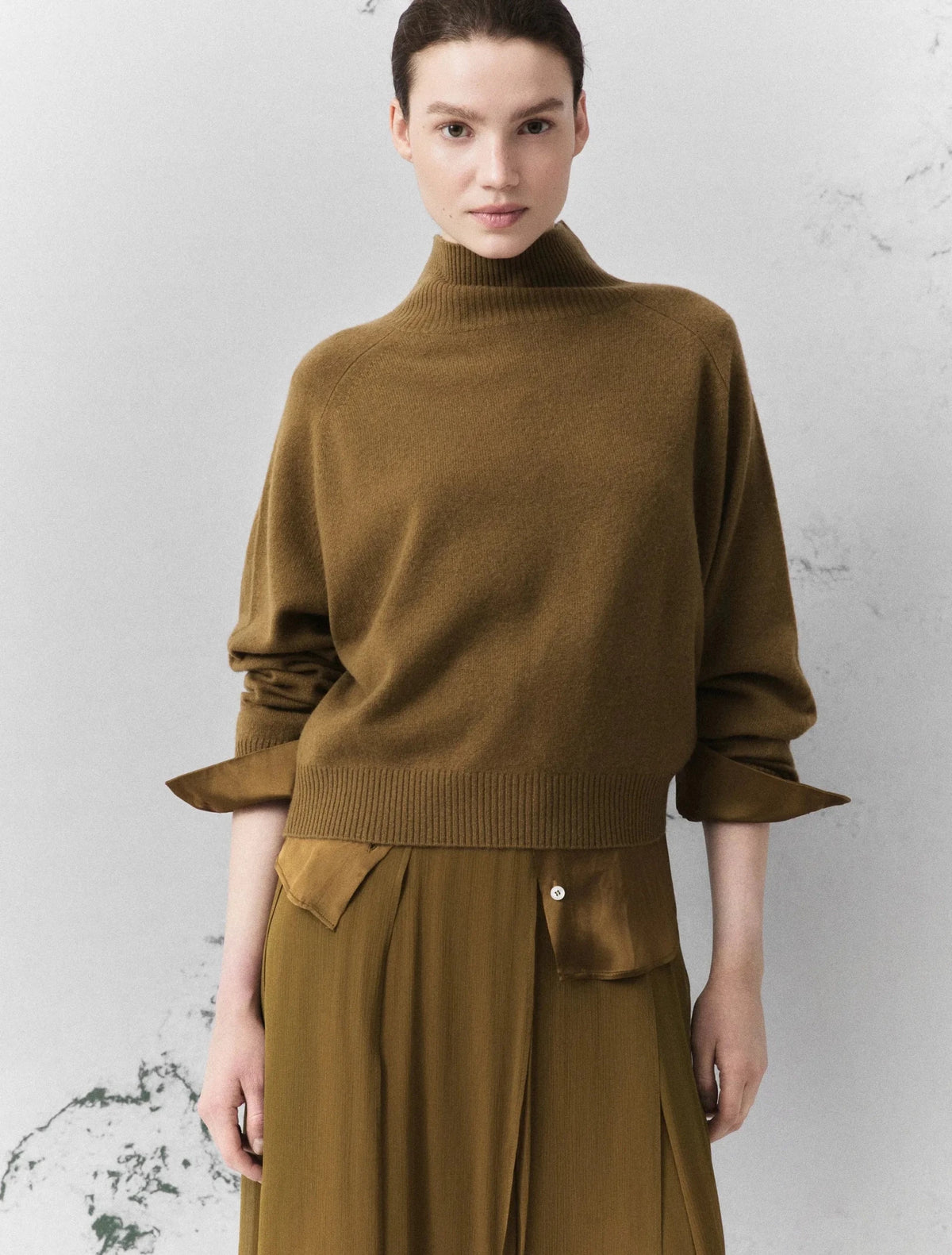 Young Ideas & Henmores -Gennaio Cashmere High Neck Jumper -004 Oil Green -S