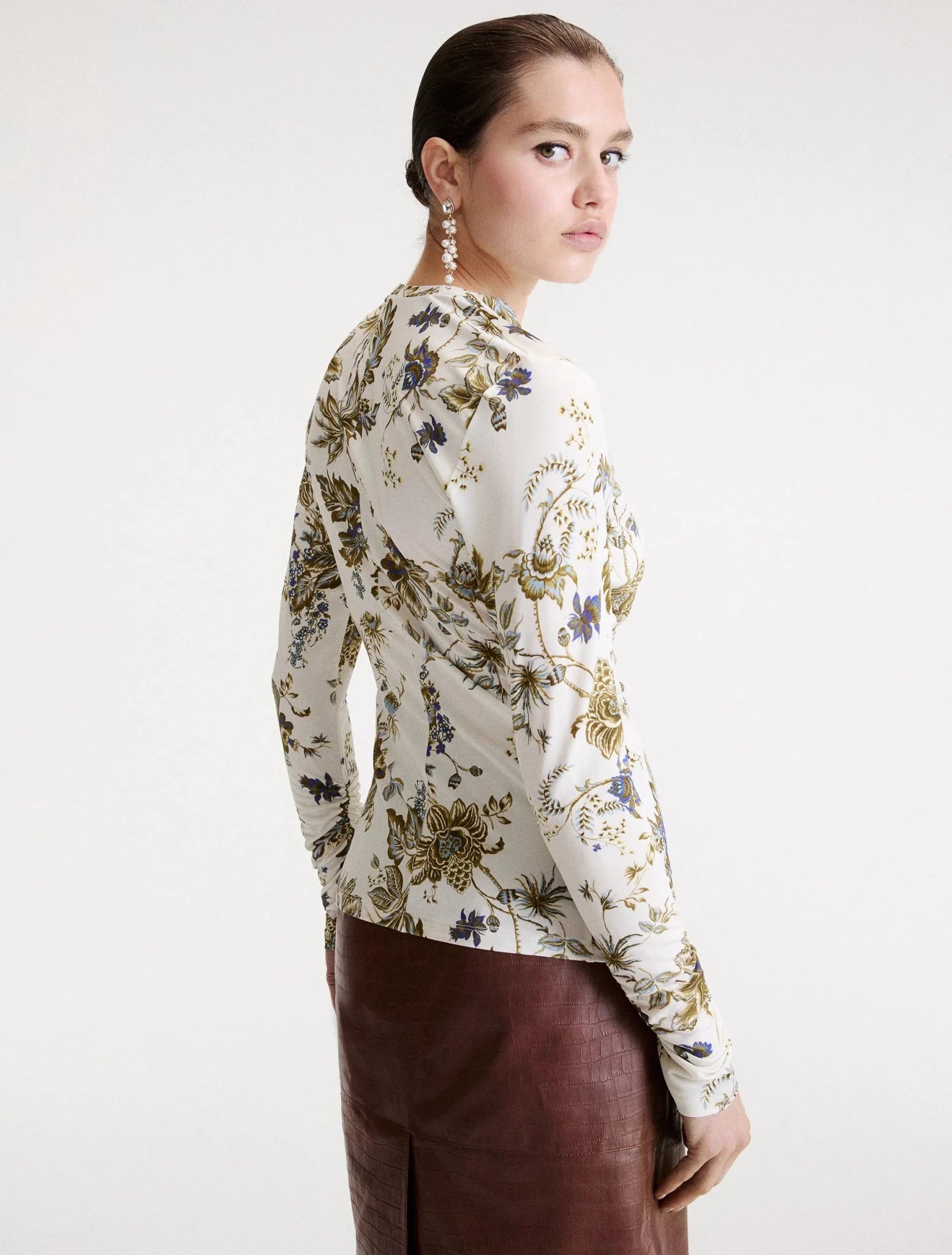 Young Ideas & Henmores -Pere Floral Ruched Top -004 White Multi -S