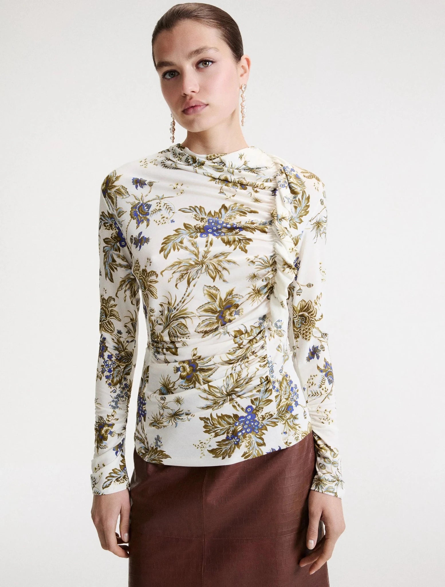 Young Ideas & Henmores -Pere Floral Ruched Top -004 White Multi -S