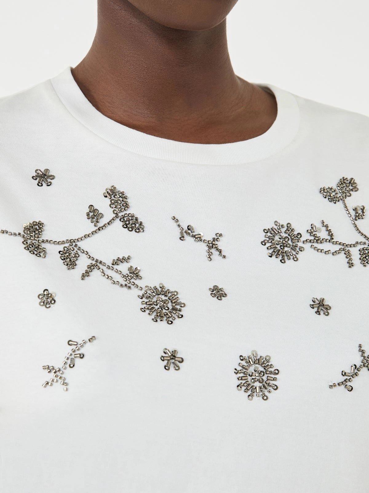 Young Ideas/Henmores - Agile Flowers Embroidery T-Shirt - 003 White - S