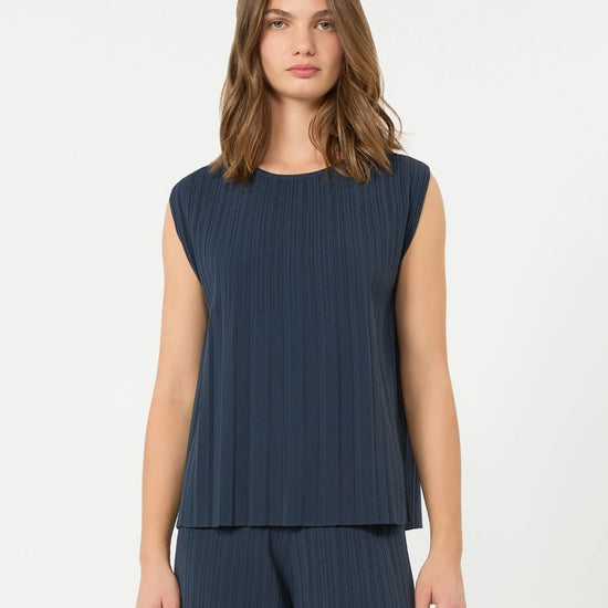 Young Ideas & Henmores -Ere Plisse Sleeveless Top -004 Navy -XS