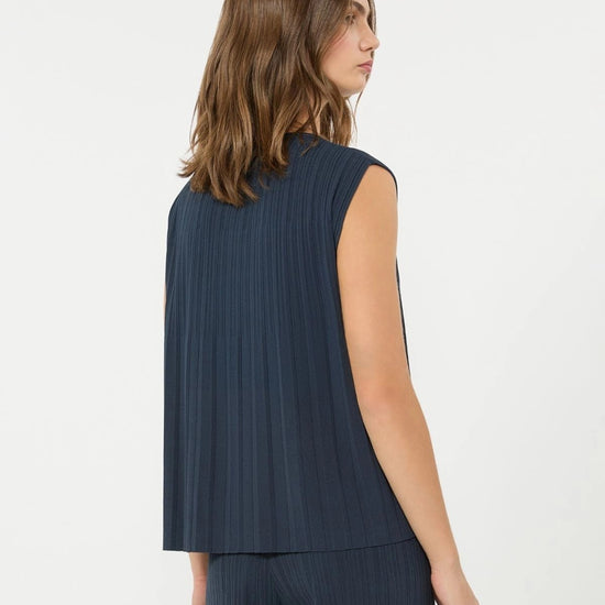 Young Ideas & Henmores -Ere Plisse Sleeveless Top -004 Navy -XS