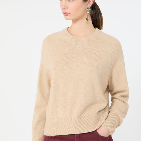 Young Ideas & Henmores -Padre V Neck Cashmere Jumper -002 Beige -XS