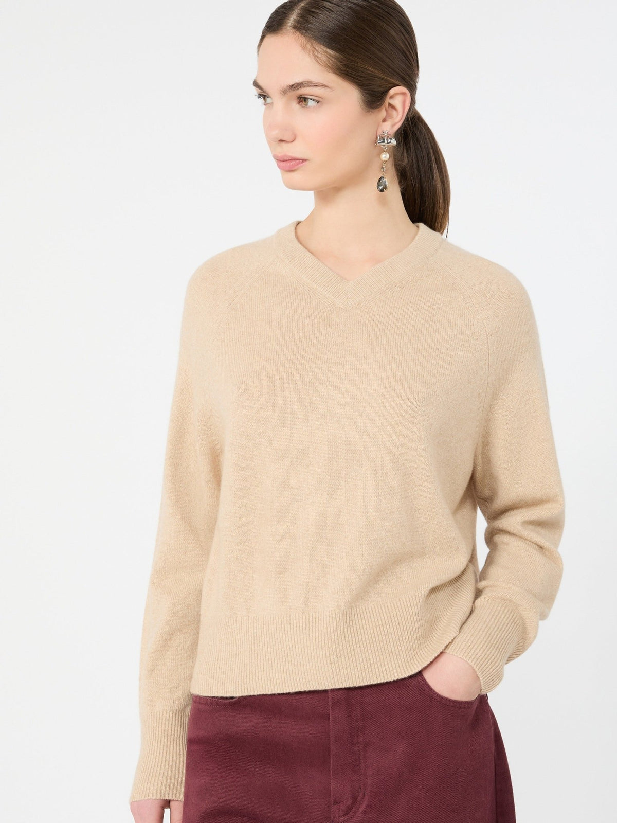 Young Ideas & Henmores -Padre V Neck Cashmere Jumper -002 Beige -XS