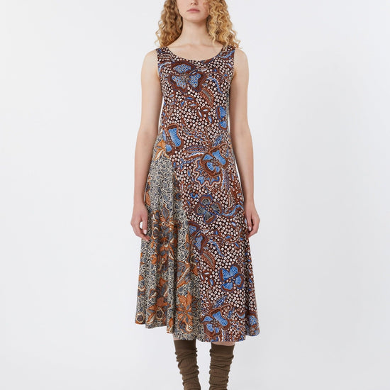 Young Ideas & Henmores - Pausa Sleeveless Jersey Dress - 008 Tobacco Ornamental Print - S