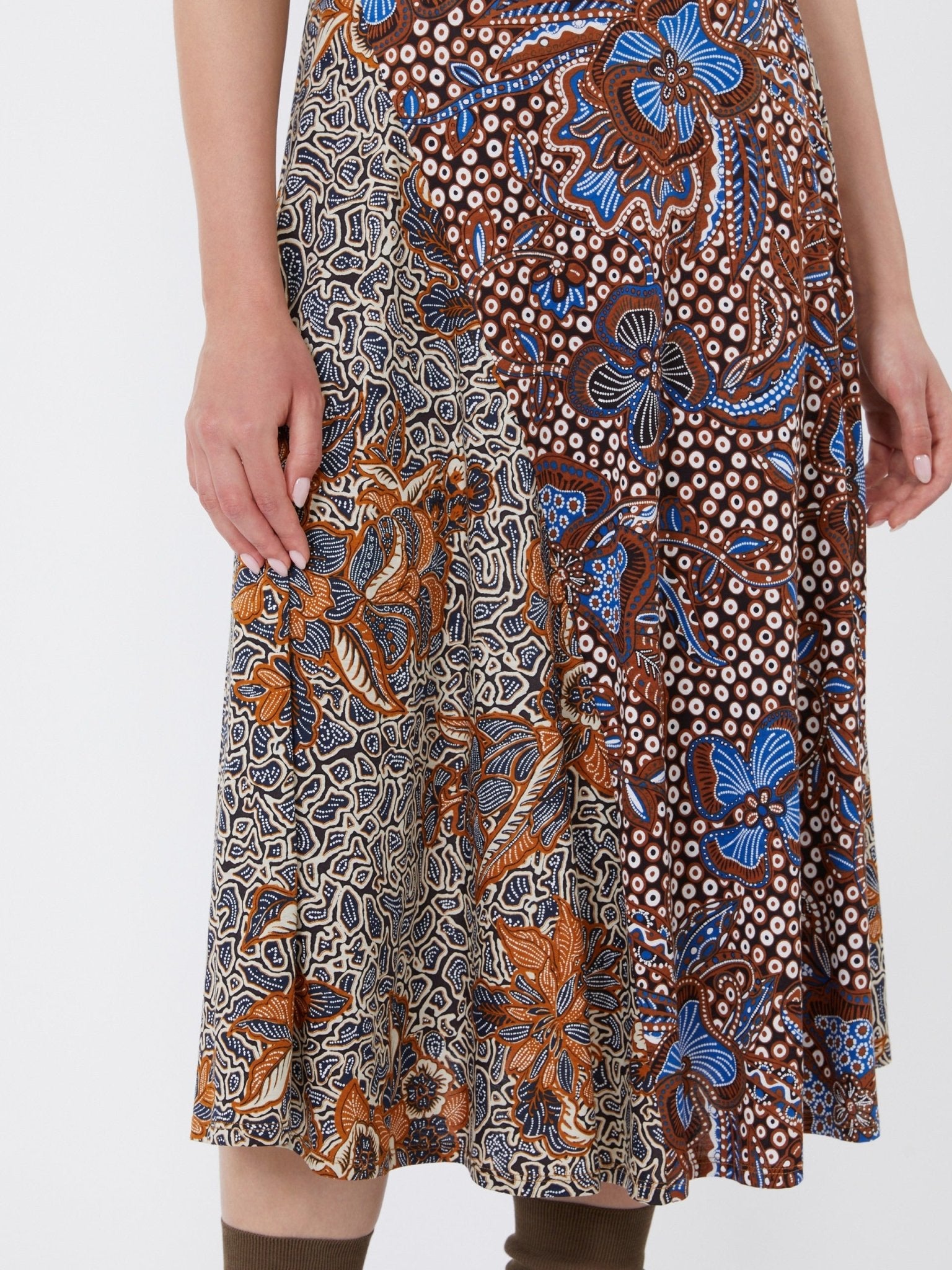 Young Ideas & Henmores - Pausa Sleeveless Jersey Dress - 008 Tobacco Ornamental Print - S