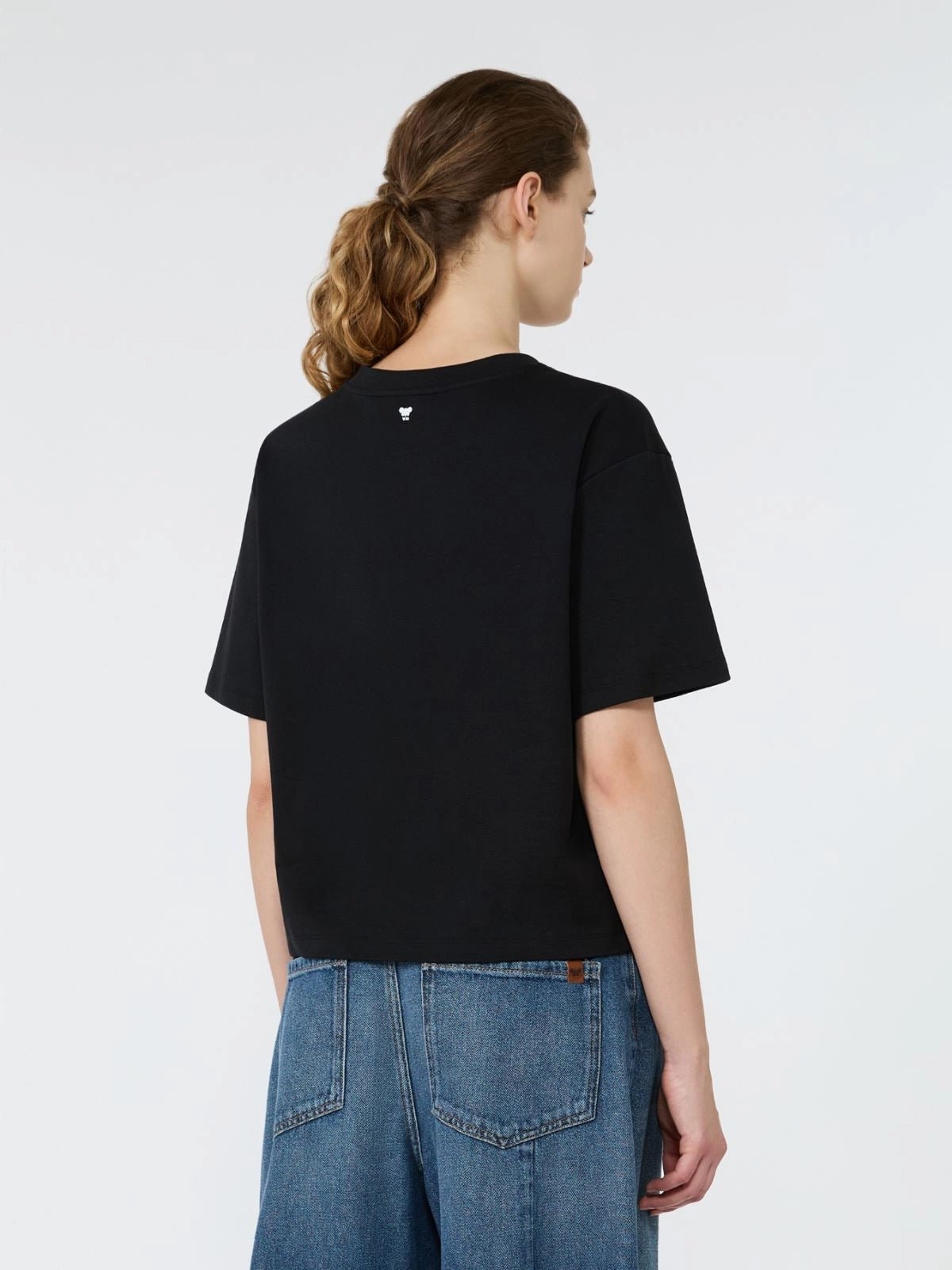 Young Ideas & Henmores -Sala Flower Embroidered T-Shirt -008 Black -XS