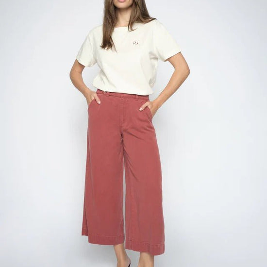 Young Ideas & Henmores -Bantry Stalom Wide Leg Jeans -272 Cowhide Burgundy -25