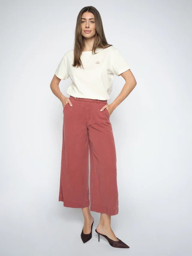 Young Ideas & Henmores -Bantry Stalom Wide Leg Jeans -272 Cowhide Burgundy -25