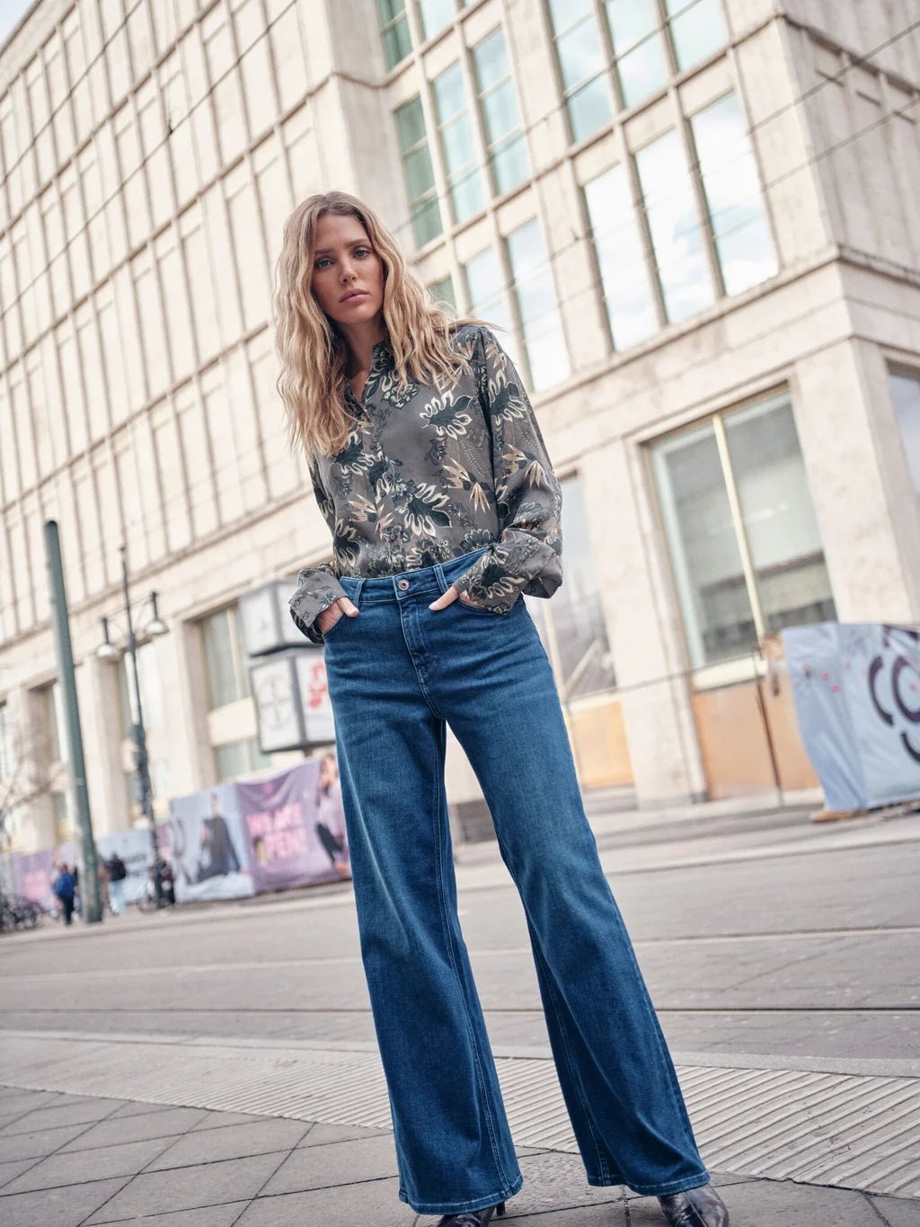 Young Ideas & Henmores -Dara Hera 32 Jeans -460 Indigo Blue -25