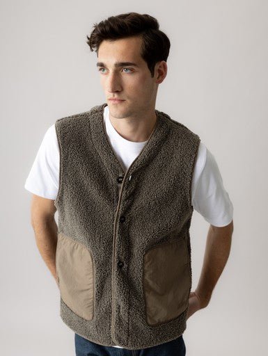 Young Ideas & Henmores -Harry Fleece Gilet -773 Dusty Olive -M