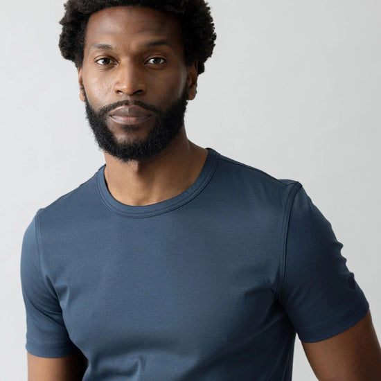 Young Ideas & Henmores -Perry T-Shirt -469 Navy -M