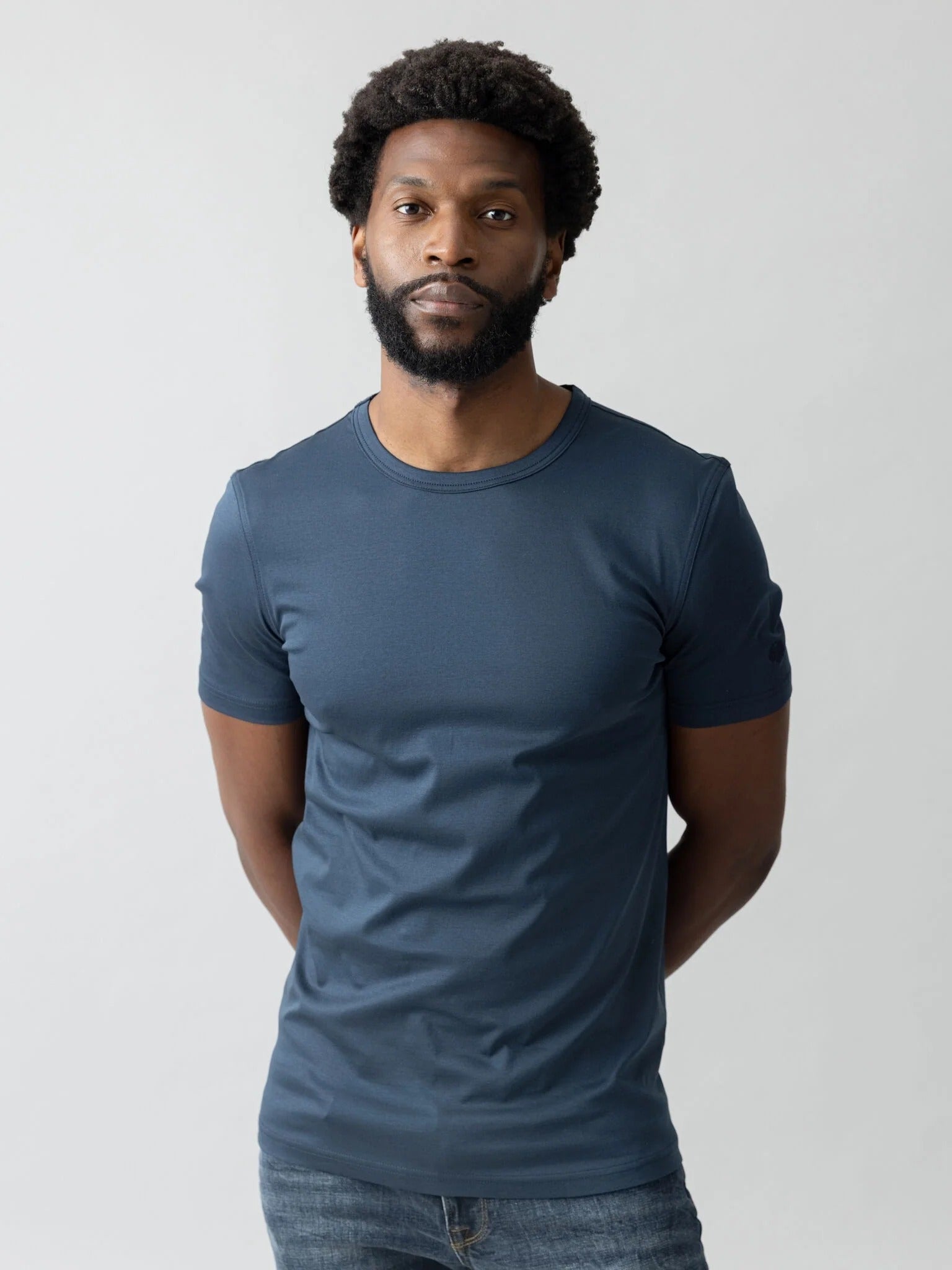 Young Ideas & Henmores -Perry T-Shirt -469 Navy -M