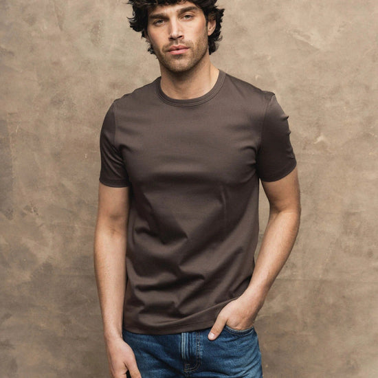 Young Ideas & Henmores -Perry T-Shirt -769 Chocolate Brown -M